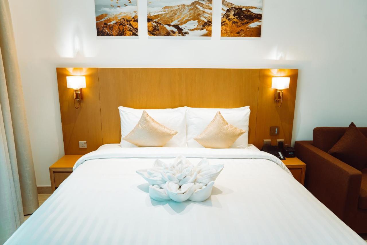 He Hotel Apartments Дубай Стая снимка A bed with a bedsheet